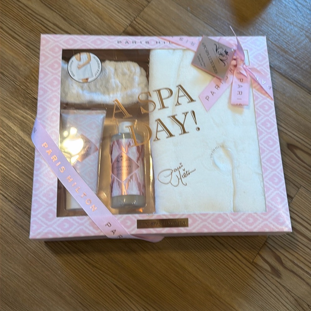 Paris Hilton spa kit